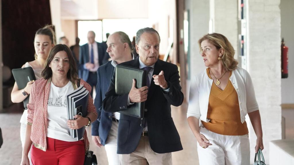 El presidente del Consejo de Cuentas de Castilla y León, Mario Amilivia, presenta en la Comisión de Economía y Hacienda de las Cortes el Informe de Fiscalización de la Cuenta General de la Comunidad y el análisis del endeudamiento de la Administración autonómica, ambos del ejercicio de 2022.