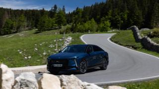 Vista tres cuartos delantera del DS Nº8