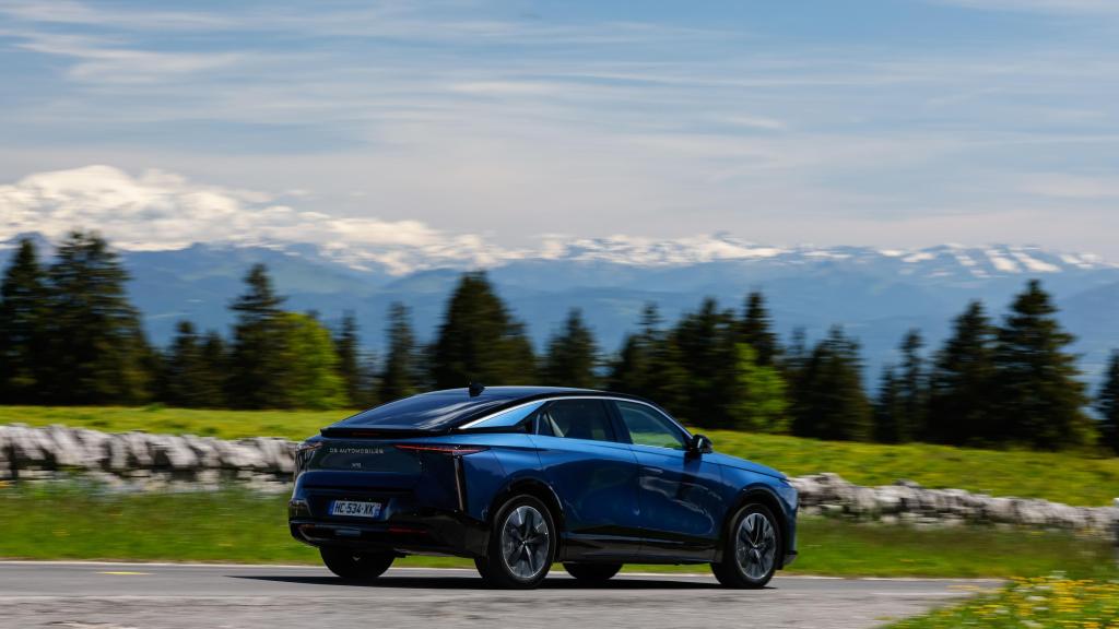 Vista tres cuartos trasera del DS Nº8