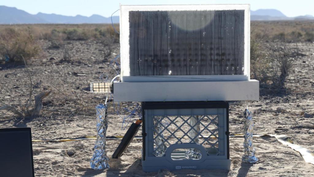 El recolector de agua pasivo del MIT.