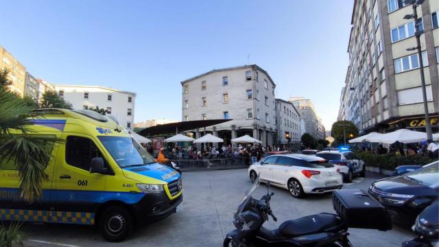 El suceso ocurrió en un local en la praza Roxa de Santiago.