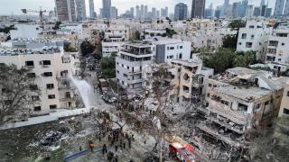 Destrucción provocada en Tel Aviv por un misil iraní.