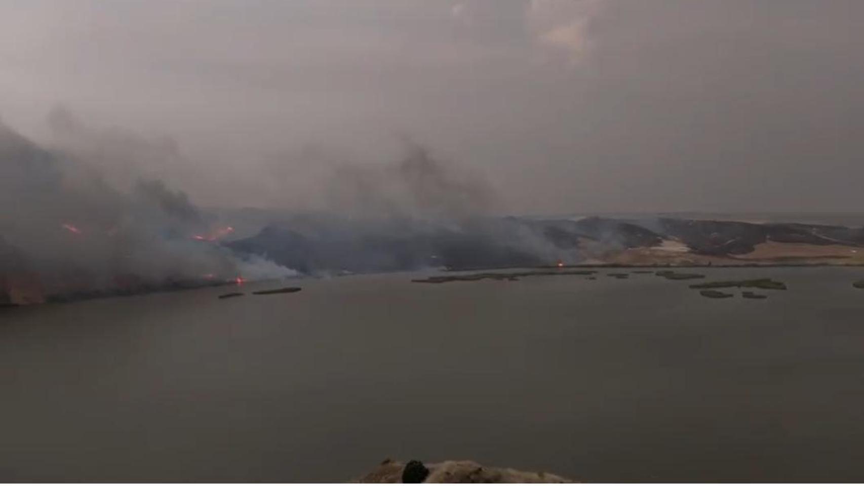 Un incendio arrasa el monumento natural de Las Barrancas de Burujón en Toledo: hay 33 evacuados