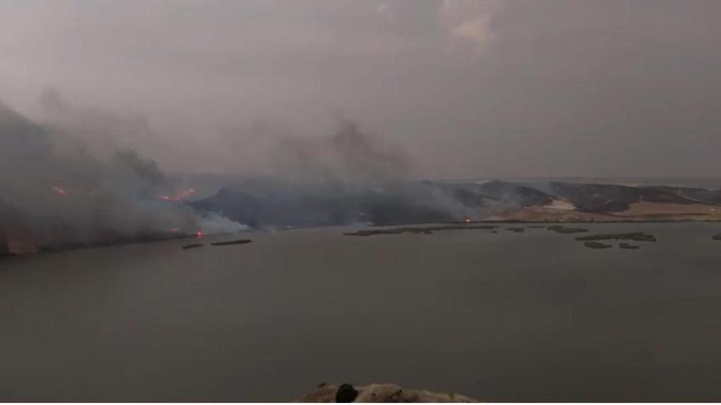 Un incendio arrasa el monumento natural de Las Barrancas de Burujón en Toledo: hay 33 evacuados