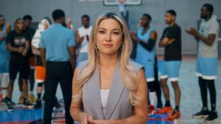 Jeanie Buss, la mujer más poderosa del deporte en EEUU, llega a Netflix en clave de humor