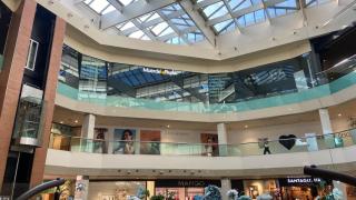 Stradivarius anuncia su nueva apertura.