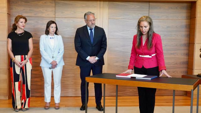 La nueva letrada mayor de las Cortes de Castilla y León, Laura Seseña, durante su toma de posesión, este martes