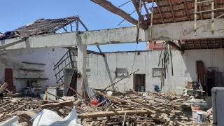 Colapsa el tejado de una nave abandonada en Carballo (A Coruña)