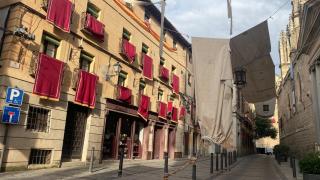 Toldos estropeados junto a la Catedral.