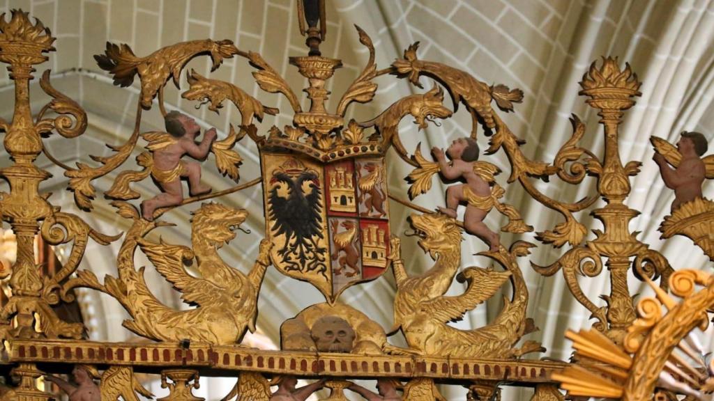 Escudo de armas de la monarquía hispánica en la capilla de Reyes Viejos de la Catedral de Toledo.