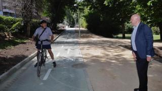 Jesús Julio Carnero en la inauguración del nuevo carril bici en Isabel La Católica