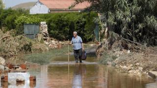 Limpieza de los estragos de las tormentas en Azuara