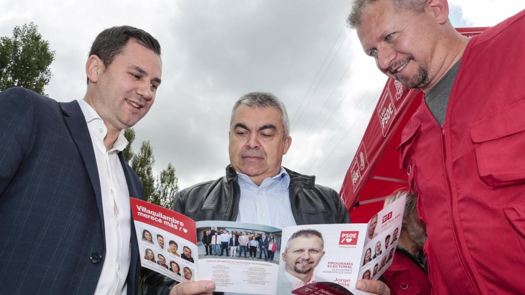 Santos Cerdán junto al secretario provincial del PSOE León, Alfonso Cendón, y el alcalde de Villaquilambre, Jorge Pérez.