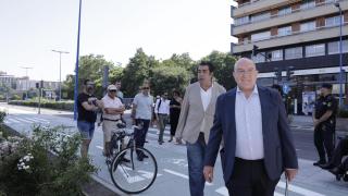 Jesús Julio Carnero a su llegada a la inauguración del carril bici de Isabel La Católica