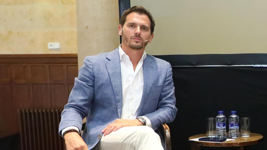 Albert Rivera en Salamanca: “Uno puede ser de izquierdas o de derechas, pero no un ladrón”