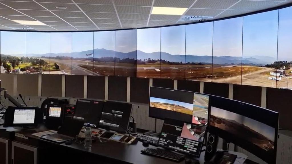 Sale del aeropuerto de Vigo el primer vuelo controlado por la nueva torre digital.