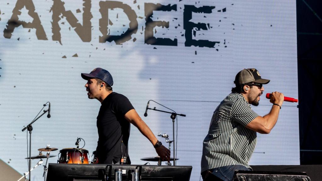 Cali y el Dandee actuando en Madrid