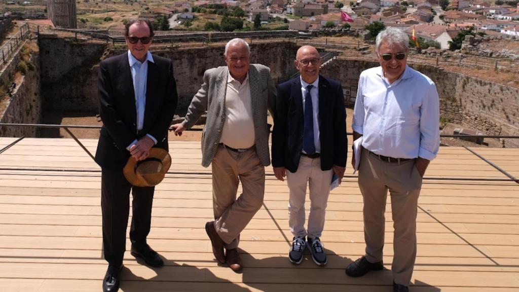 Jaime Alfonsín, Gonzalo Santonja, Expuerancio Benito y Juan Carlos Prieto visitan las obras del castillo de Ledesma