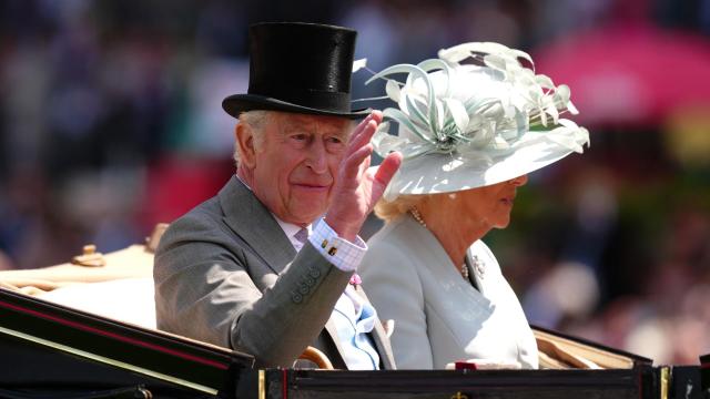 Carlos III y Camila de Inglaterra en Ascot.