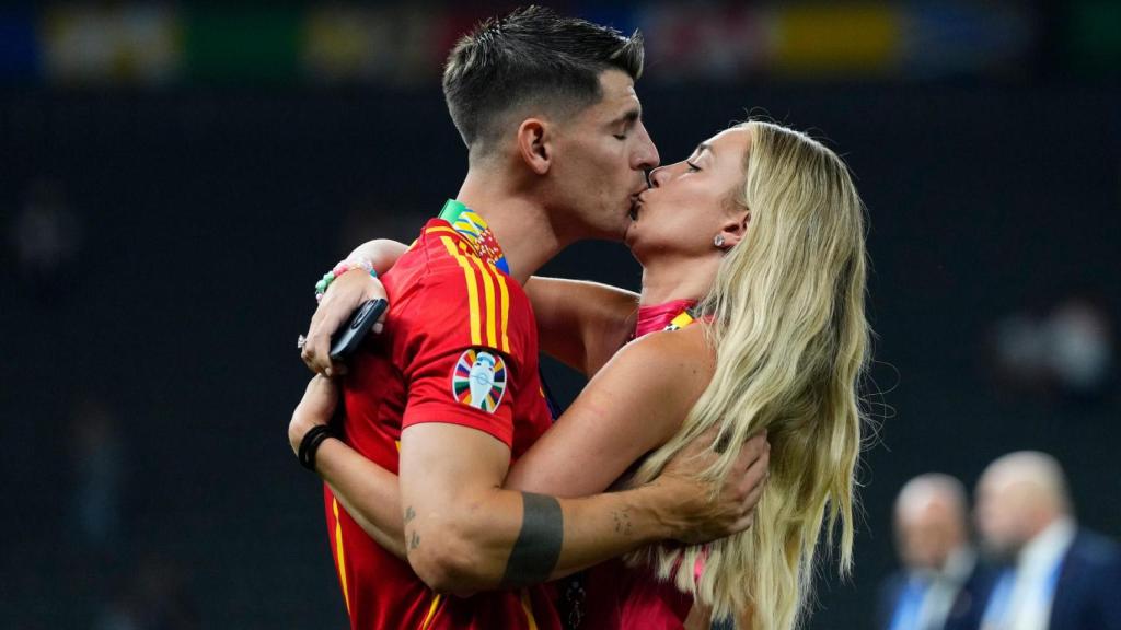 Álvaro Morata y Alice Campello tras la victoria de España en la Eurocopa.