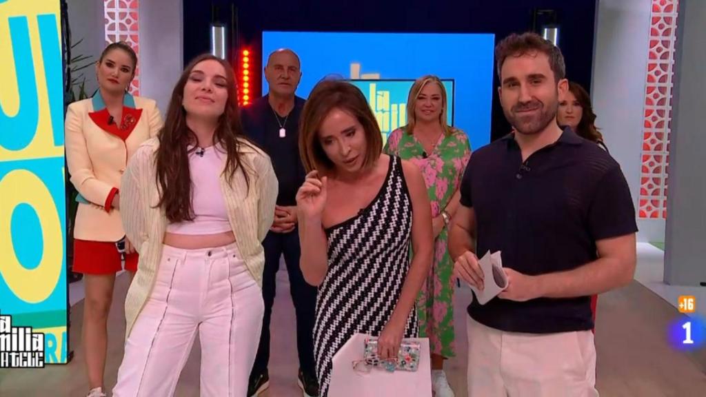 Los presentadores de ‘La familia de la tele’.