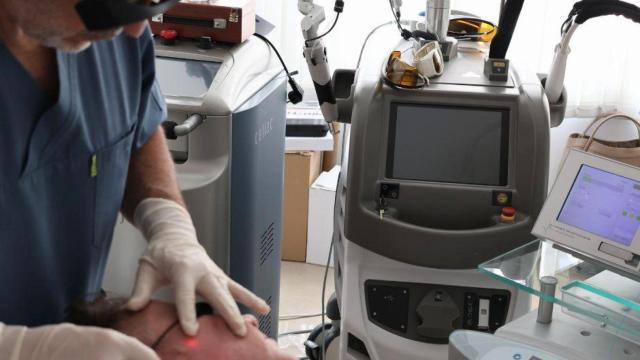 El doctor Javier Pérez utilizando esta técnica.