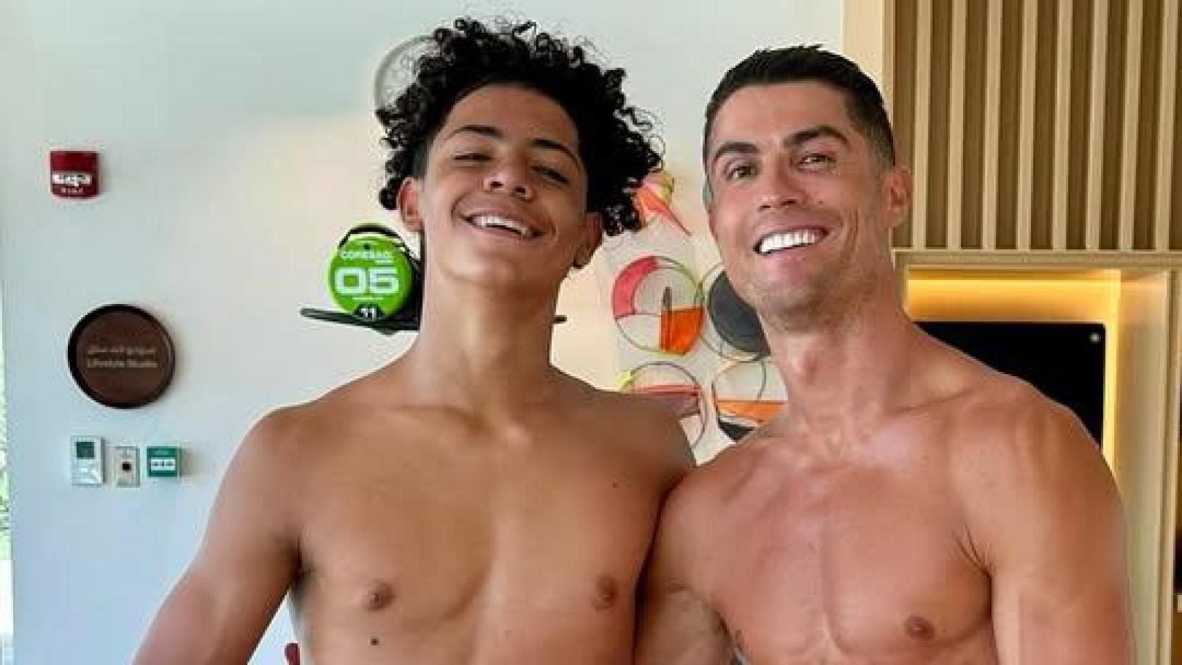 Cristiano Ronaldo y su hijo mayor, Cristiano Ronaldo Jr., en una imagen de redes sociales.