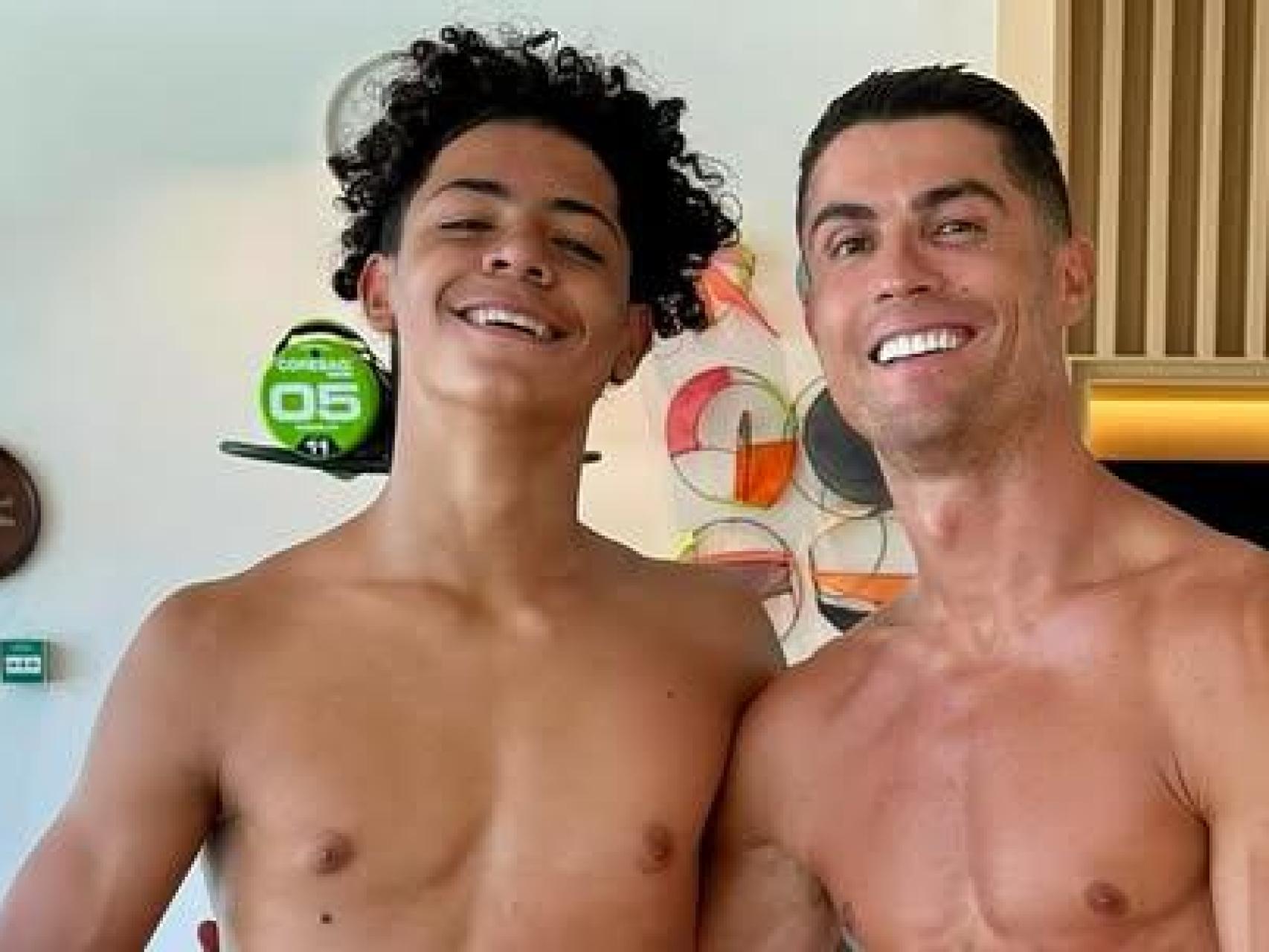 Cristiano Ronaldo y su hijo mayor, Cristiano Ronaldo Jr., en una imagen de redes sociales.