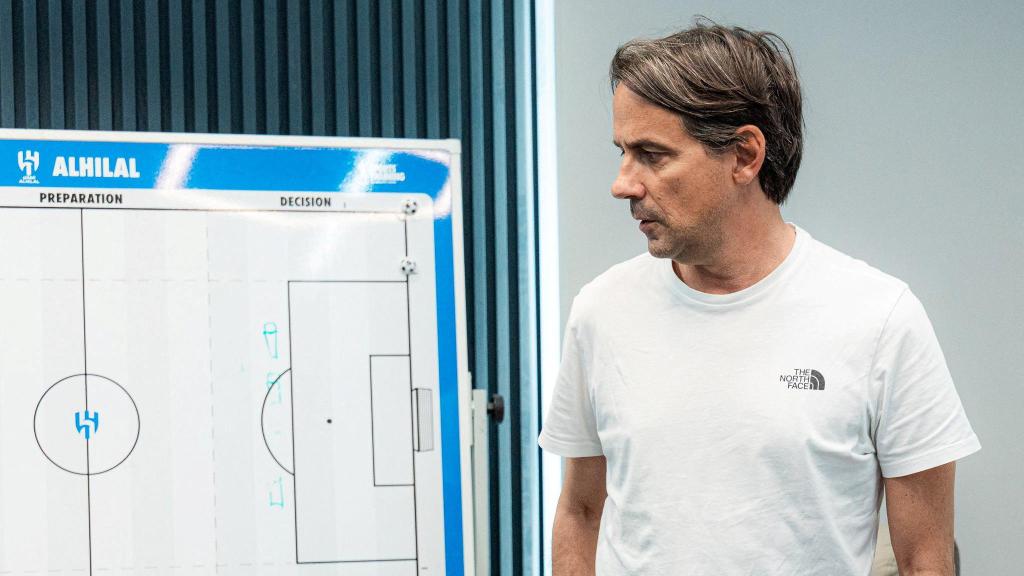 El nuevo entrenador del Al Hilal, Simone Inzaghi, durante una sesión de entrenamiento