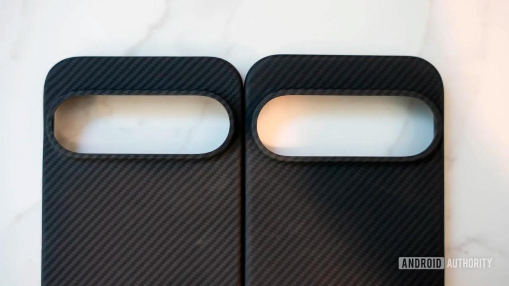 Funda del Pixel 9 a la izquierda y del Pixel 10 a la derecha