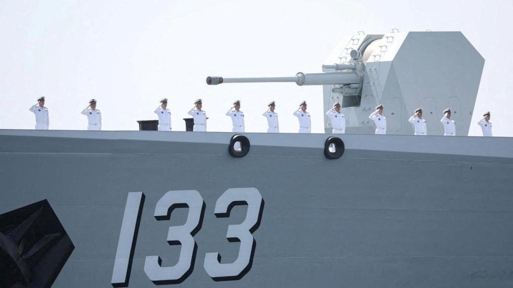 Miembros de la Armada china participan en el ejercicio naval conjunto de Irán, China y Rusia en el golfo de Omán, Irán, el 12 de marzo de 2025.