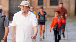 Mariano Rajoy llega a la ptaza do Obradoiro tras completar el Camino de Santiago.