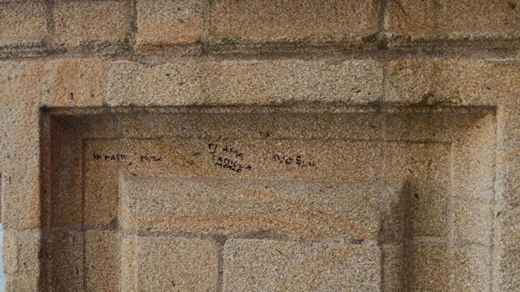 Pintadas en la Catedral de Santiago.