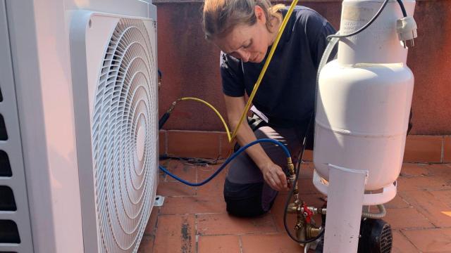 Raquel López, dueña de la empresa Instalaciones R&R.