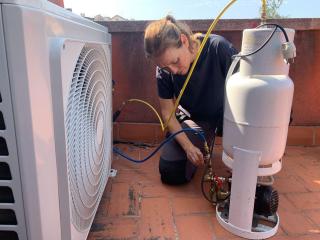 Raquel López, dueña de la empresa Instalaciones R&R.