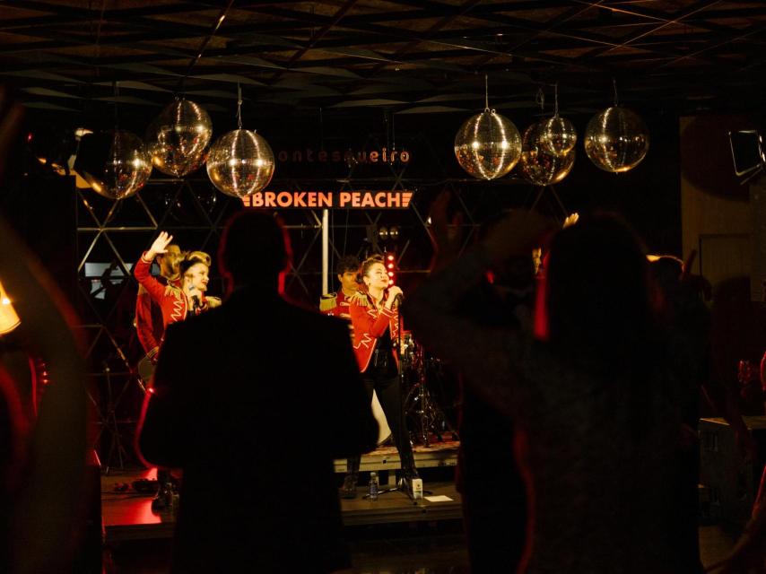 Broken Peach tocan en el escenario de la Finca Montesqueiro