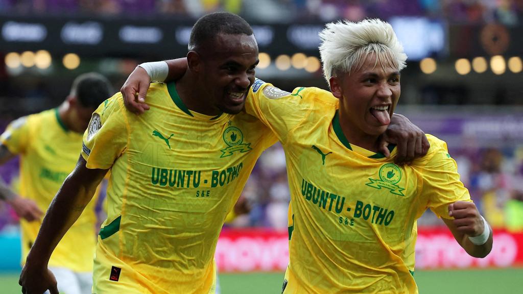 Jugadores del Mamelodi Sundowns celebran un gol en el Mundial de Clubes