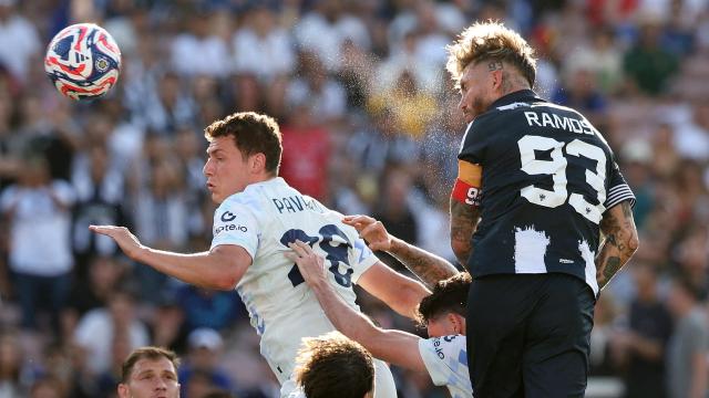 Sergio Ramos marca de cabeza contra el Inter de Milán en el Mundial de Clubes