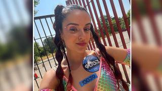 Paula con su pegatina durante el casting de Operación Triunfo