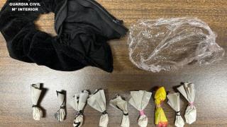 Material incautado por la Guardia Civil de Ortigueira.