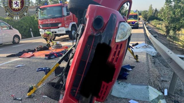 El vehículo que ha volcado en León