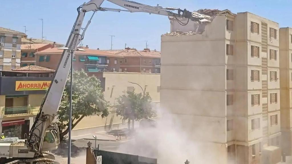 Demolición del Cuartel de la Guardia Civil.