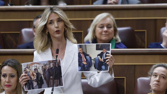 La diputada del PP Cayetana Álvarez de Toledo se dirige al ministro de Justicia, Félix Bolaños en la sesión de control de este miércoles.