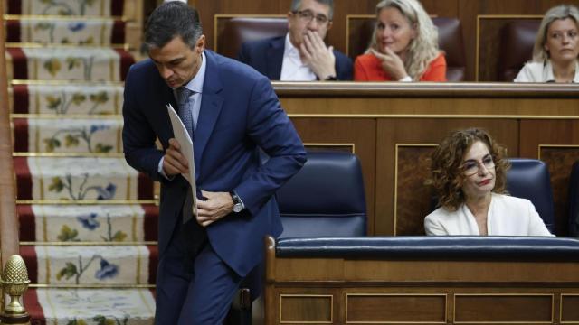 Pedro Sánchez abandona la sesión de control este miércoles.