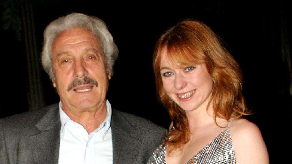 Manolo Zarzo junto a su hija mayor, Flavia, en un acto público en 2004.