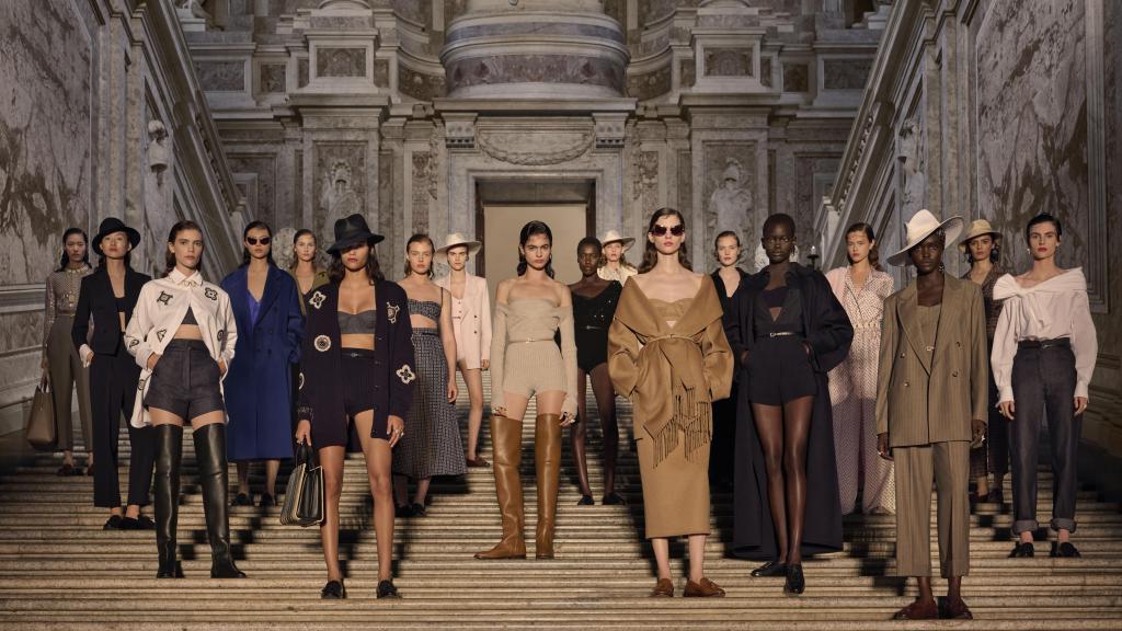 Posado final del desfile Crucero 2026 de Max Mara.