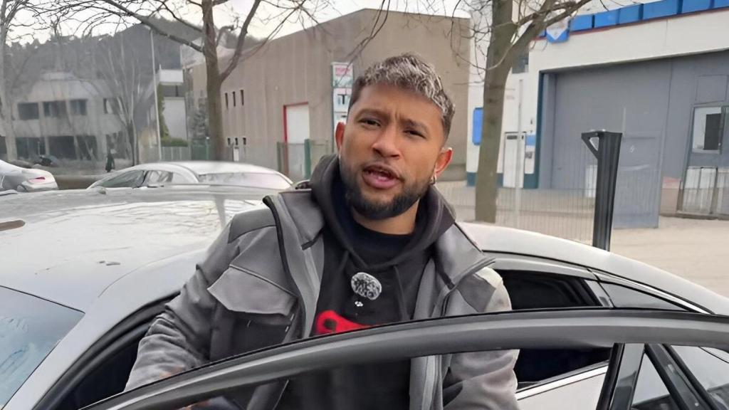 Eduardo Los Santos, mecánico.