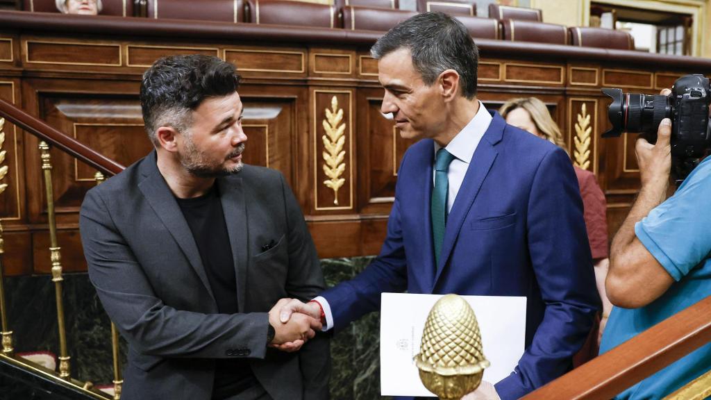 Gabriel Rufián y Pedro Sánchez, en el Congreso de los Diputados.