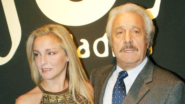 Manolo Zarzo junto a su primogénita, Flavia, en un acto público.