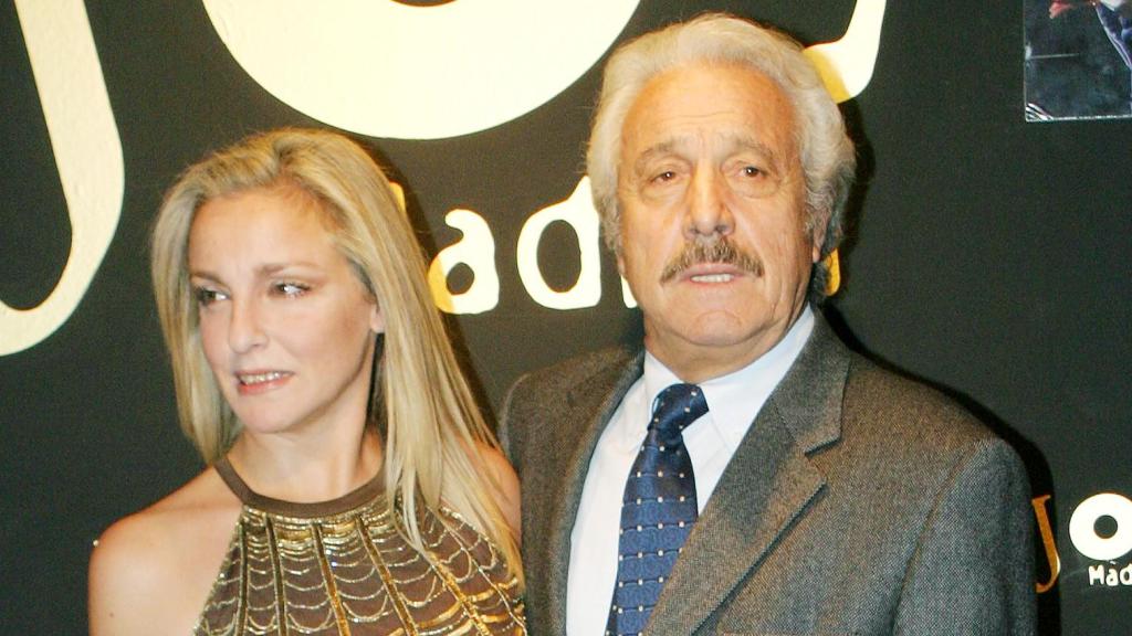 Manolo Zarzo junto a su primogénita, Flavia, en un acto público.